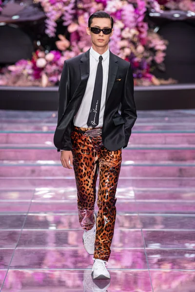 Look 28